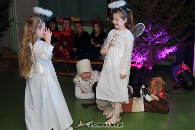 Ostrołęka: Jasełka w wykonaniu uczniów „dziesiątki” [17.12.2014] - zdjęcie #1 - eOstroleka.pl