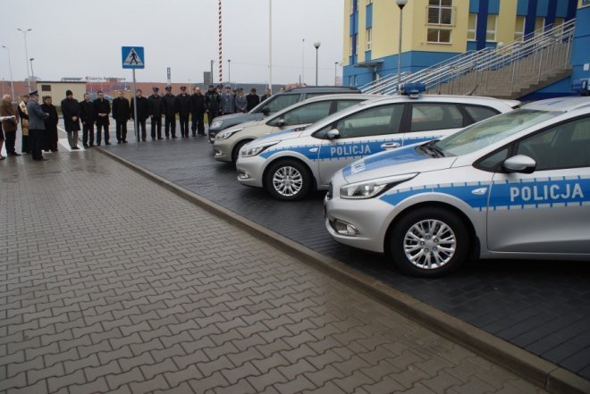 Ostrołęccy policjanci dostali „pod choinkę” nowe radiowozy [18.12.2014] - zdjęcie #2 - eOstroleka.pl