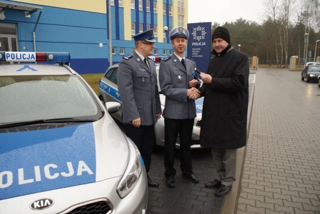 Ostrołęccy policjanci dostali „pod choinkę” nowe radiowozy [18.12.2014] - zdjęcie #5 - eOstroleka.pl