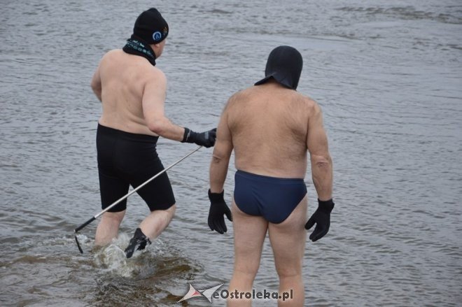 Morsowanie w rzece Narew [21.12.2014] - zdjęcie #29 - eOstroleka.pl