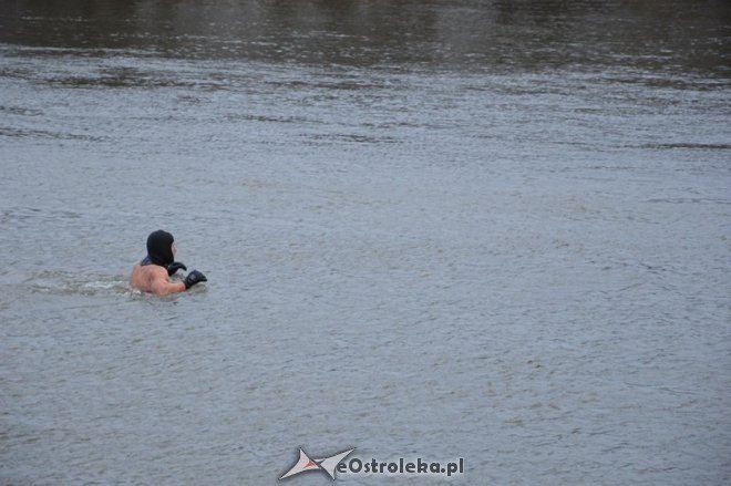 Morsowanie w rzece Narew [21.12.2014] - zdjęcie #29 - eOstroleka.pl