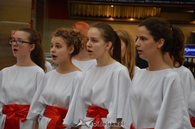 Świąteczne nastroje w Galerii Bursztynowej [21.12.2014] - zdjęcie #45 - eOstroleka.pl