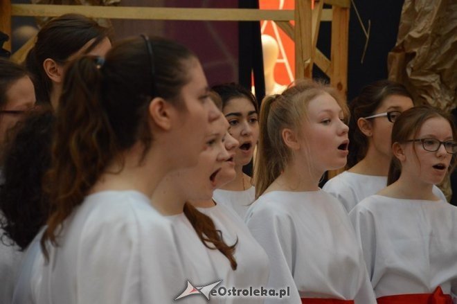 Świąteczne nastroje w Galerii Bursztynowej [21.12.2014] - zdjęcie #42 - eOstroleka.pl