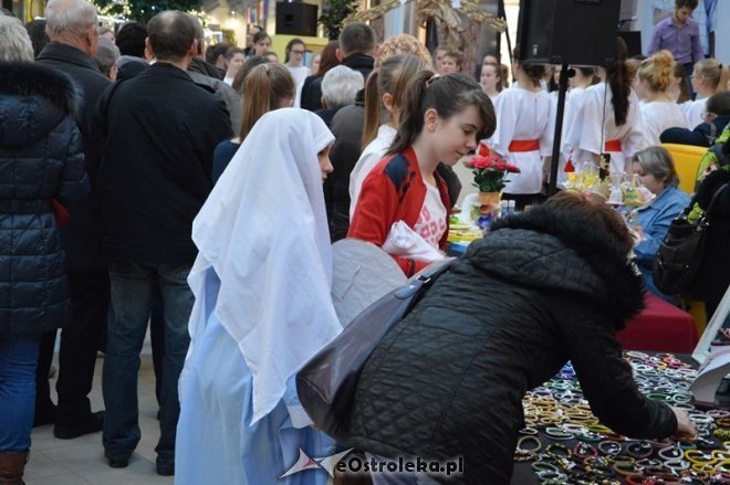 Świąteczne nastroje w Galerii Bursztynowej [21.12.2014] - zdjęcie #30 - eOstroleka.pl