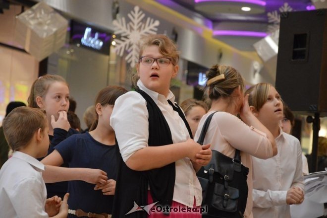 Świąteczne nastroje w Galerii Bursztynowej [21.12.2014] - zdjęcie #17 - eOstroleka.pl