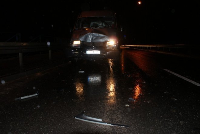 Ostrołęka: Kompletnie pijany staranował busem vana na „starym moście” [23.12.2014] - zdjęcie #3 - eOstroleka.pl