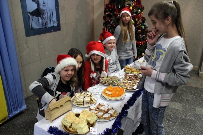 Ostrołęka: Przedświąteczna zbiórka darów dla schroniska w Kruszewie [26.12.2014] - zdjęcie #6 - eOstroleka.pl