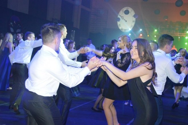 Studniówka III LO [03.01.2014] - zdjęcie #37 - eOstroleka.pl