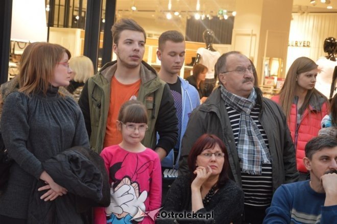 Pokaz mody w Galerii Bursztynowej [04.01.2014] - zdjęcie #9 - eOstroleka.pl