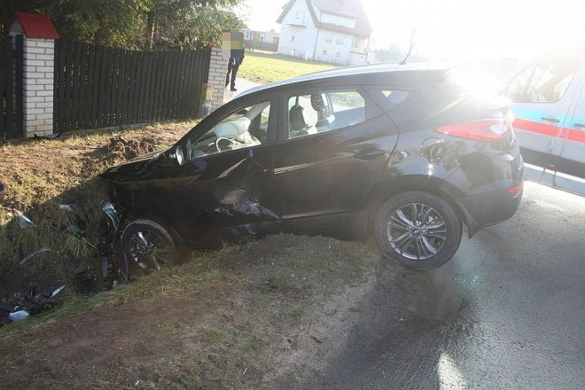 Wypadek w Czarnowcu: Do szpitala trafiły dwie osoby [16.01.2015] - zdjęcie #5 - eOstroleka.pl