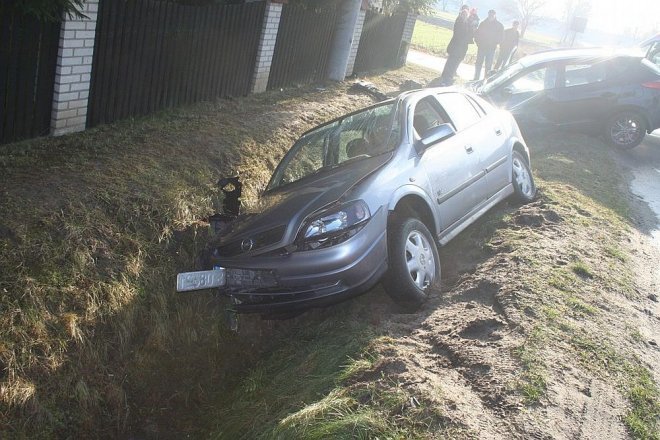 Wypadek w Czarnowcu: Do szpitala trafiły dwie osoby [16.01.2015] - zdjęcie #4 - eOstroleka.pl