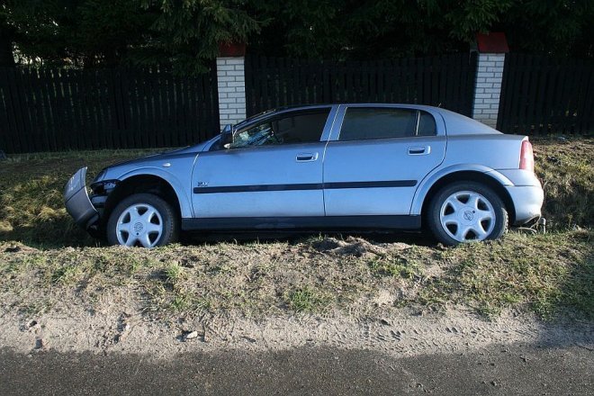 Wypadek w Czarnowcu: Do szpitala trafiły dwie osoby [16.01.2015] - zdjęcie #3 - eOstroleka.pl