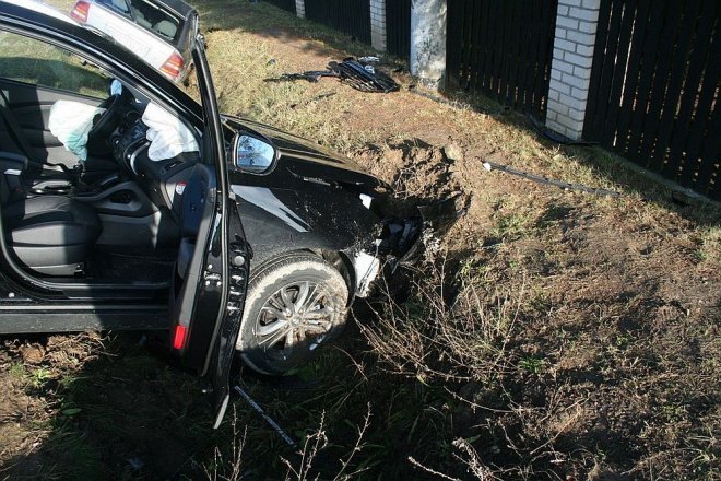 Wypadek w Czarnowcu: Do szpitala trafiły dwie osoby [16.01.2015] - zdjęcie #1 - eOstroleka.pl