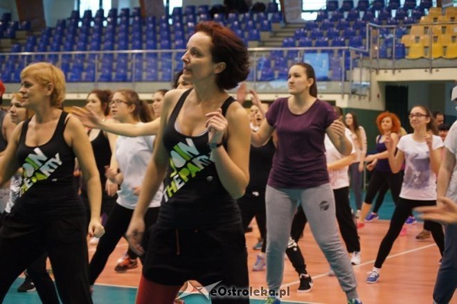 Maraton Zumby w hali im. A. Gołasia [17.01.2015] - zdjęcie #56 - eOstroleka.pl
