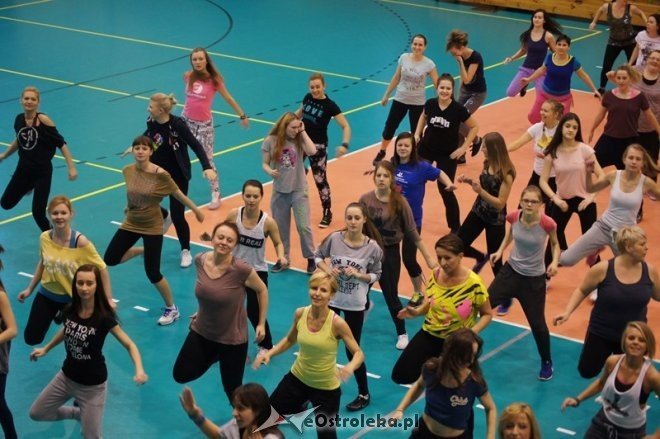 Maraton Zumby w hali im. A. Gołasia [17.01.2015] - zdjęcie #49 - eOstroleka.pl
