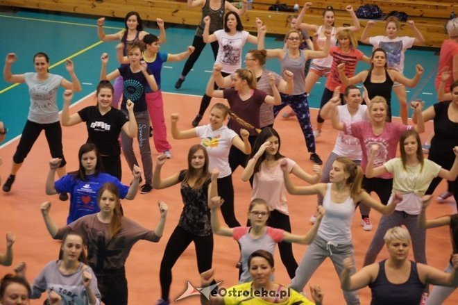 Maraton Zumby w hali im. A. Gołasia [17.01.2015] - zdjęcie #45 - eOstroleka.pl