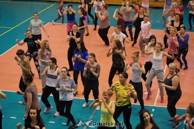 Maraton Zumby w hali im. A. Gołasia [17.01.2015] - zdjęcie #41 - eOstroleka.pl
