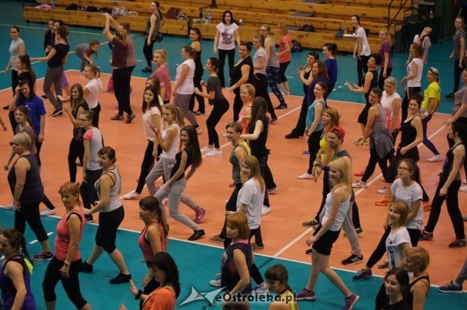 Maraton Zumby w hali im. A. Gołasia [17.01.2015] - zdjęcie #29 - eOstroleka.pl