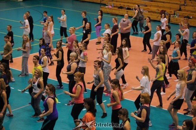 Maraton Zumby w hali im. A. Gołasia [17.01.2015] - zdjęcie #27 - eOstroleka.pl