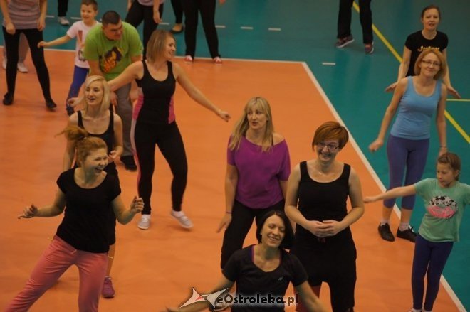 Maraton Zumby w hali im. A. Gołasia [17.01.2015] - zdjęcie #24 - eOstroleka.pl