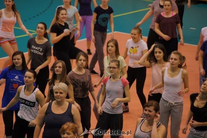 Maraton Zumby w hali im. A. Gołasia [17.01.2015] - zdjęcie #23 - eOstroleka.pl
