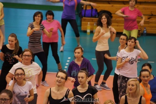 Maraton Zumby w hali im. A. Gołasia [17.01.2015] - zdjęcie #18 - eOstroleka.pl