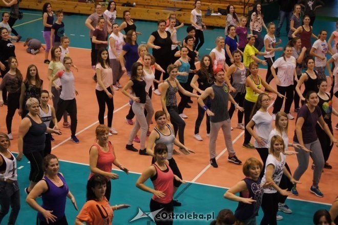 Maraton Zumby w hali im. A. Gołasia [17.01.2015] - zdjęcie #14 - eOstroleka.pl