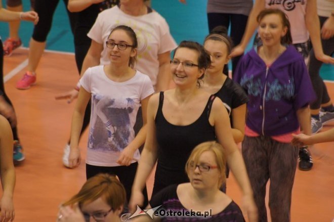 Maraton Zumby w hali im. A. Gołasia [17.01.2015] - zdjęcie #13 - eOstroleka.pl