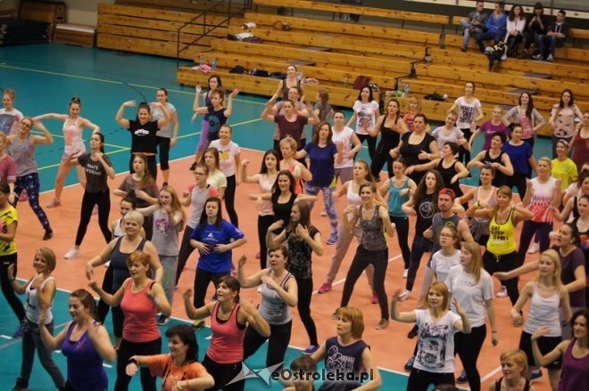 Maraton Zumby w hali im. A. Gołasia [17.01.2015] - zdjęcie #11 - eOstroleka.pl