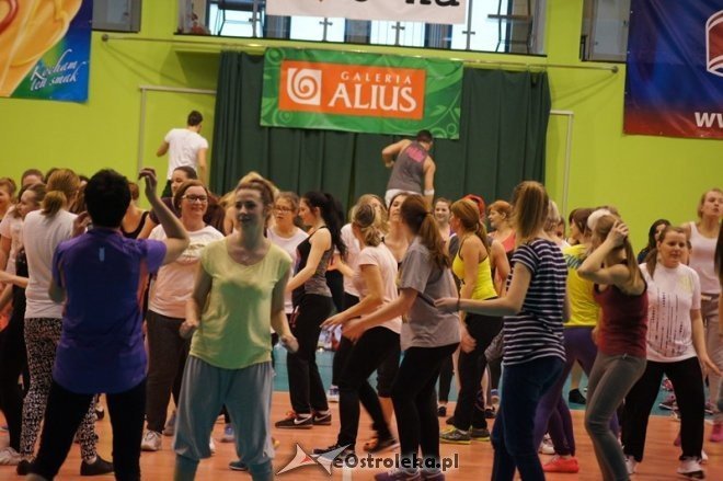 Maraton Zumby w hali im. A. Gołasia [17.01.2015] - zdjęcie #8 - eOstroleka.pl