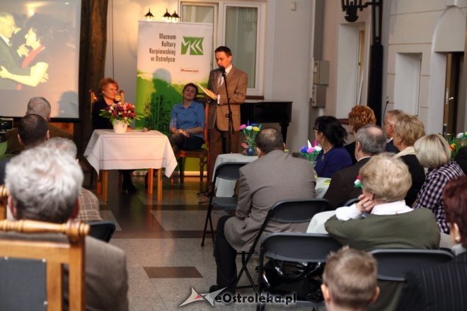 Premiera książki „Kurpiowskie Kwiaty” dr Agnieszki Tańskiej [20.01.2015] - zdjęcie #27 - eOstroleka.pl