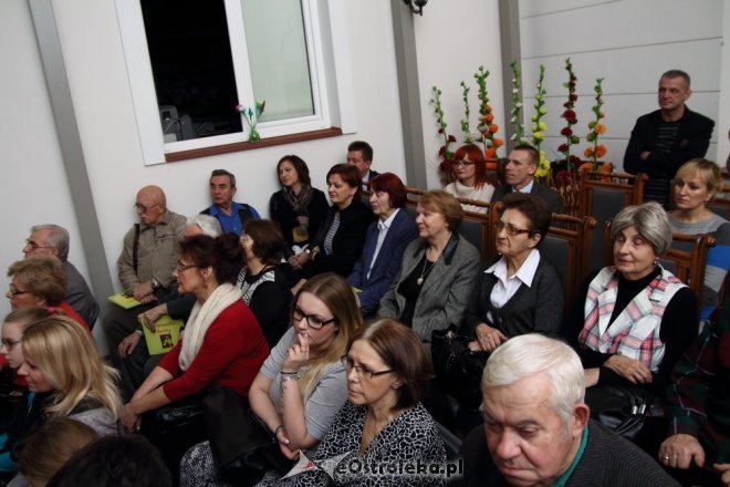 Premiera książki „Kurpiowskie Kwiaty” dr Agnieszki Tańskiej [20.01.2015] - zdjęcie #2 - eOstroleka.pl