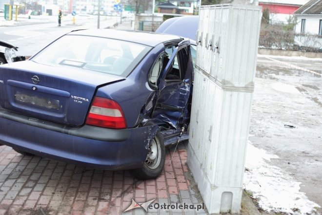 Ostrołęka: Wypadek przy Targowej. Trzy osoby w tym małe dziecko trafiły do szpitala [22.01.2015] - zdjęcie #2 - eOstroleka.pl