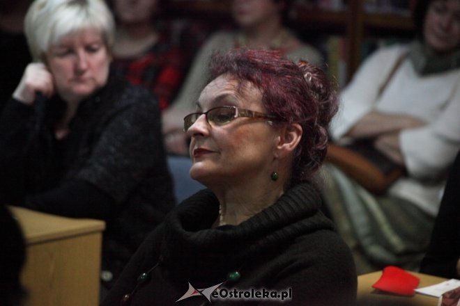 Wieczór w Arce: Spotkanie autorskie z Elżbietą Wardęszkiewicz [22.01.2015] - zdjęcie #13 - eOstroleka.pl