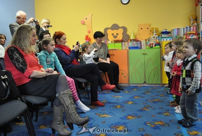 Dzień Babci i Dziadka w Punkcie Przedszkolnym „Kangurek” [23.01.2015] - zdjęcie #20 - eOstroleka.pl