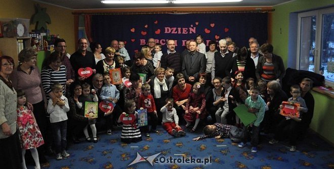Dzień Babci i Dziadka w Punkcie Przedszkolnym „Kangurek” [23.01.2015] - zdjęcie #8 - eOstroleka.pl