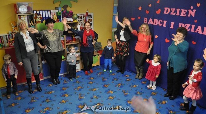 Dzień Babci i Dziadka w Punkcie Przedszkolnym „Kangurek” [23.01.2015] - zdjęcie #3 - eOstroleka.pl