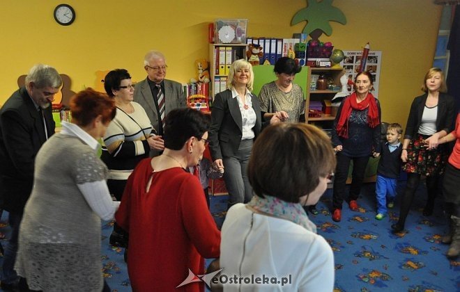 Dzień Babci i Dziadka w Punkcie Przedszkolnym „Kangurek” [23.01.2015] - zdjęcie #21 - eOstroleka.pl