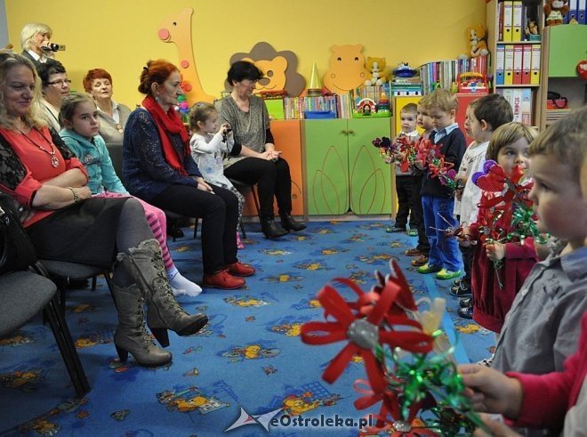 Dzień Babci i Dziadka w Punkcie Przedszkolnym „Kangurek” [23.01.2015] - zdjęcie #15 - eOstroleka.pl