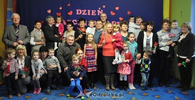Dzień Babci i Dziadka w Punkcie Przedszkolnym „Kangurek” [23.01.2015] - zdjęcie #9 - eOstroleka.pl