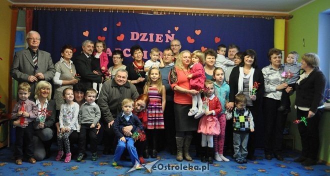 Dzień Babci i Dziadka w Punkcie Przedszkolnym „Kangurek” [23.01.2015] - zdjęcie #7 - eOstroleka.pl