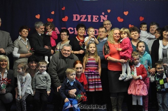Dzień Babci i Dziadka w Punkcie Przedszkolnym „Kangurek” [23.01.2015] - zdjęcie #71 - eOstroleka.pl