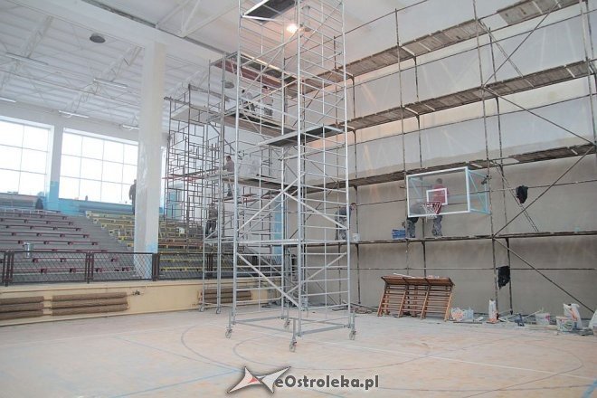 Ostrołęka: Zobacz jak przebiega remont hali sportowej przy Partyzantów [29.01.2015] - zdjęcie #4 - eOstroleka.pl