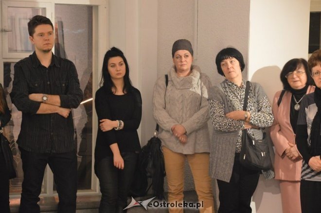 Wernisaż wystawy malarskiej KU ABSTRAKCJI [05.02.2015] - zdjęcie #32 - eOstroleka.pl