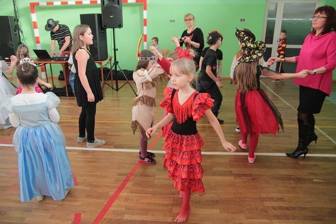 Ball karnawałowy w SP nr 2 [06.02.2015] - zdjęcie #109 - eOstroleka.pl