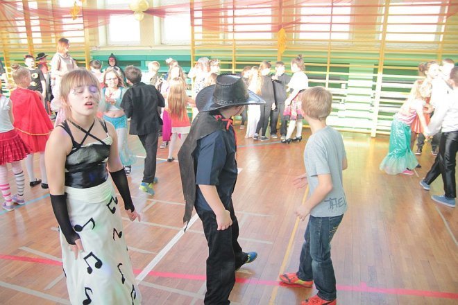 Ball karnawałowy w SP nr 2 [06.02.2015] - zdjęcie #99 - eOstroleka.pl