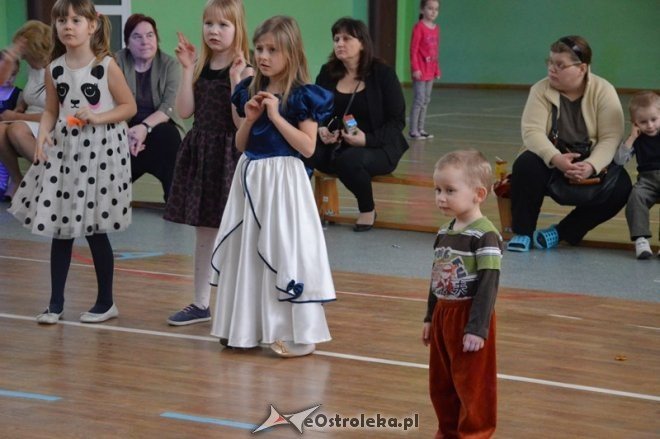 Zabawa choinkowa dla dzieci z os. Traugutta, Parkowe, Witosa [07.02.2015] - zdjęcie #2 - eOstroleka.pl