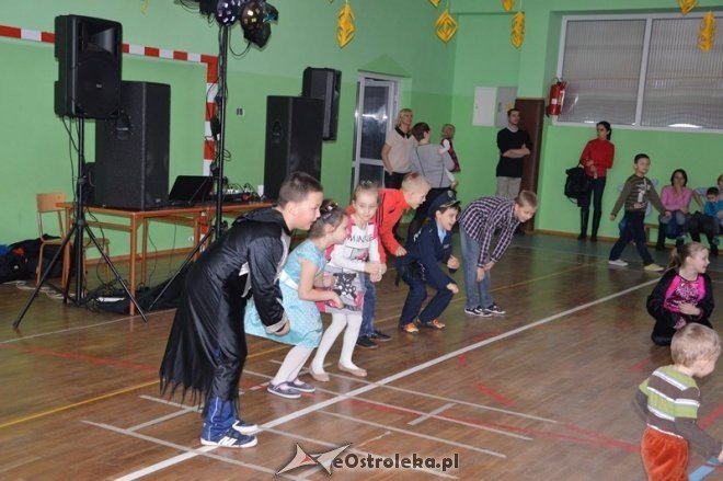 Zabawa choinkowa dla dzieci z os. Traugutta, Parkowe, Witosa [07.02.2015] - zdjęcie #3 - eOstroleka.pl