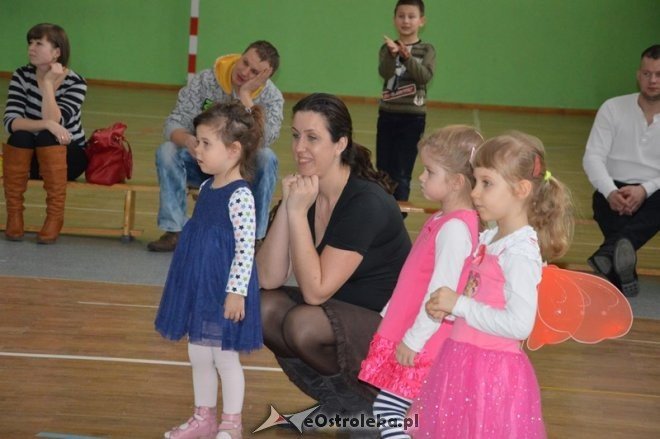 Zabawa choinkowa dla dzieci z os. Traugutta, Parkowe, Witosa [07.02.2015] - zdjęcie #7 - eOstroleka.pl