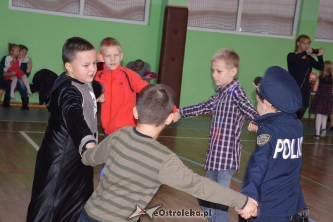 Zabawa choinkowa dla dzieci z os. Traugutta, Parkowe, Witosa [07.02.2015] - zdjęcie #10 - eOstroleka.pl